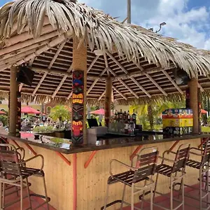 Relaxing Resort, Spacious Pool Near Holiday park Davenport